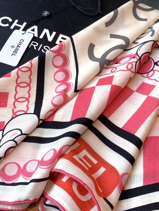 秋冬特惠💰420 香奈儿围巾 秋冬高级成衣系列～【双面同色丝绒披肩】 商品图5