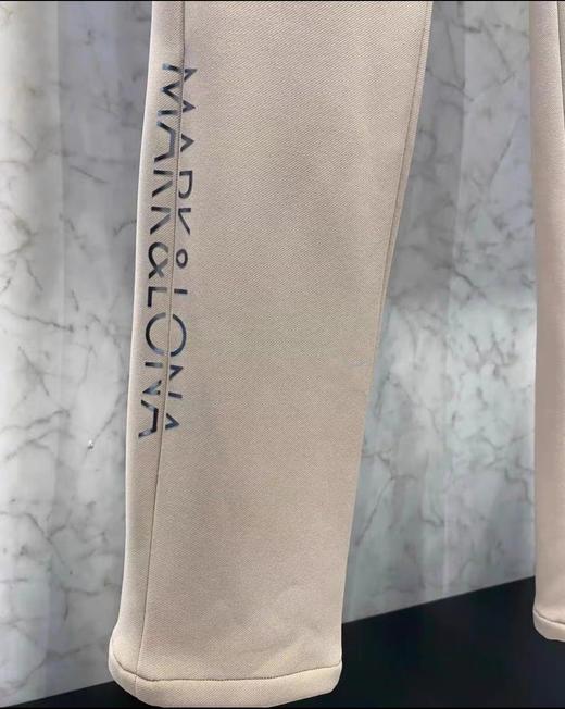 新款男款加绒长裤来了！寒潮来临刚需加绒裤来了！本季最后一款加绒款式，里面是拥有超细纤维所具有的绒层，这个触感超级软糯舒适，可以很好锁住空气中的热量，从而达到蓄热的保暖效果！！ 商品图2