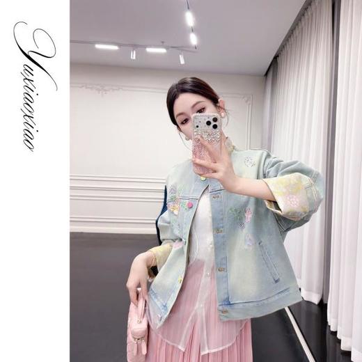 余潇潇【春和景明】新中式国风亮片刺绣拼接含桑蚕丝提花牛仔外套 商品图3