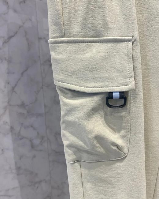 新款春夏男款多口袋收脚设计长裤来了！直筒收脚裤型，能满足所有人群的需要，怎么搭配都好看！腰部弹力带对身材包容性很大，胯大腰粗的都可以尝试，非传统运动裤抽绳设计，更适合高球与日常休闲搭配皮带等场景要求！ 商品图6