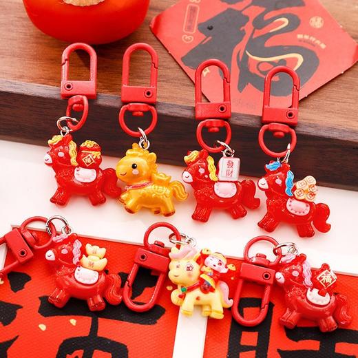 【马年限定❗️9.9抢3个🔥小马钥匙扣】福气上手，添福添喜，好运连连！卡通新年学生可爱书包挂件配饰元旦节新年钥匙扣小礼品 商品图2