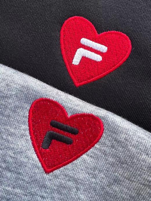 F010438秋冬款加绒加厚保暖爱心刺绣后背大印花圆领卫衣 商品图3