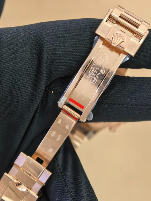 『现V厂victory厂』🔥clean厂116505全玫瑰金象牙白面迪通拿
1.本次推出的是全玫瑰金迪通拿2.搪瓷黑面表盘0色差3.表盘部分也是使用3段式拼接头粒，全部散件电镀❗️❗️❗️❗️ 商品图7