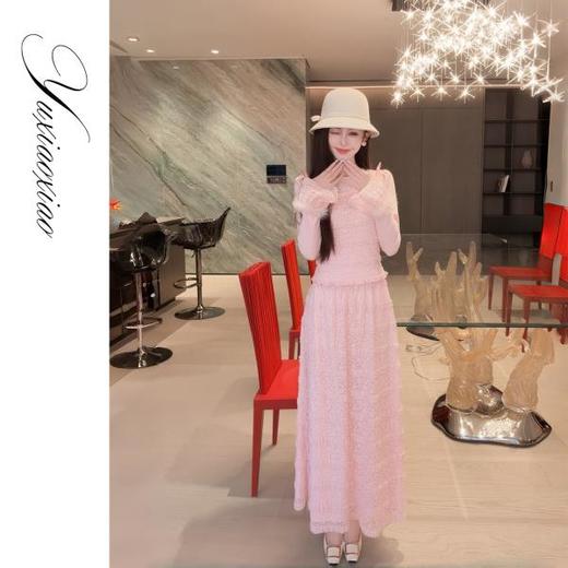 余潇潇【粉黛梦境】浪漫气质针织拼接蕾丝圆领修身上衣&蕾丝长半裙 商品图3