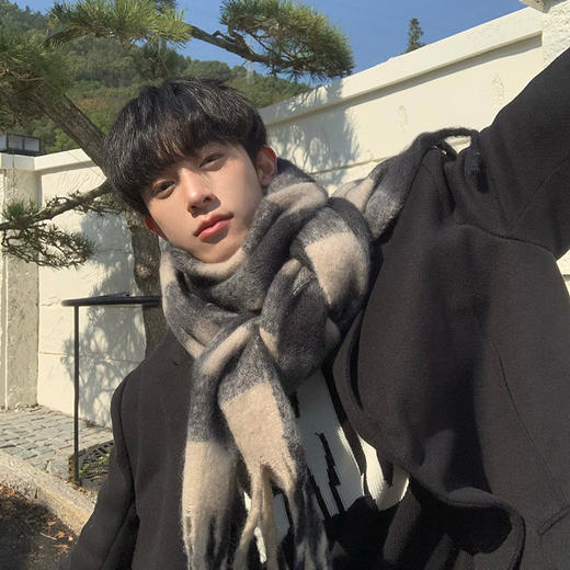 【保暖百搭❗️马海毛格子围巾】温暖柔软，秋冬御寒，黑白女冬季韩系氛围感加厚仿羊绒围脖男生女生 商品图9