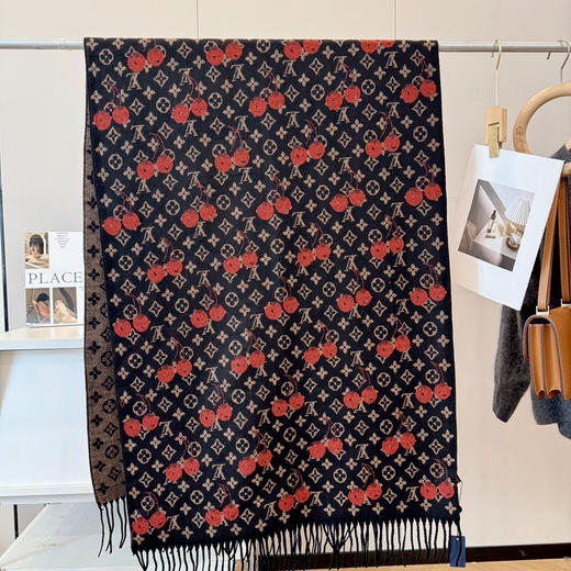 秋冬特惠💰160 LV围巾  LV × TM Monogram Cerise 出自村上隆系列 商品图3