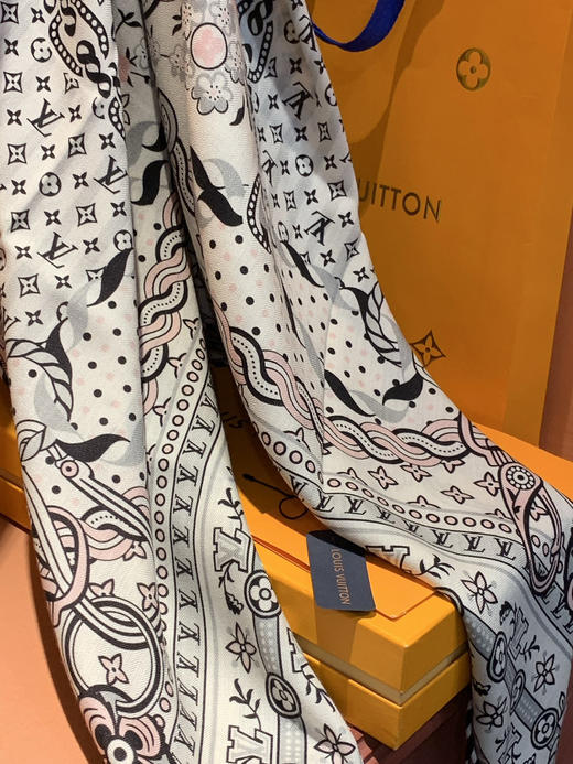 秋冬特惠💰450 LV围巾 LV x TM 披肩【丝绒双面同色披肩】 商品图4