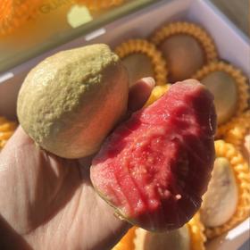 草莓红心芭乐【3.5斤】：软心、丝滑、香甜、细糯、多汁！香气重，风味浓，滑滑嫩嫩。