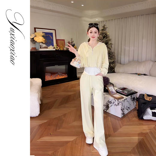 余潇潇【香草奶昔】时尚连帽拼接下摆假两件卫衣&直筒休闲裤套装 商品图0