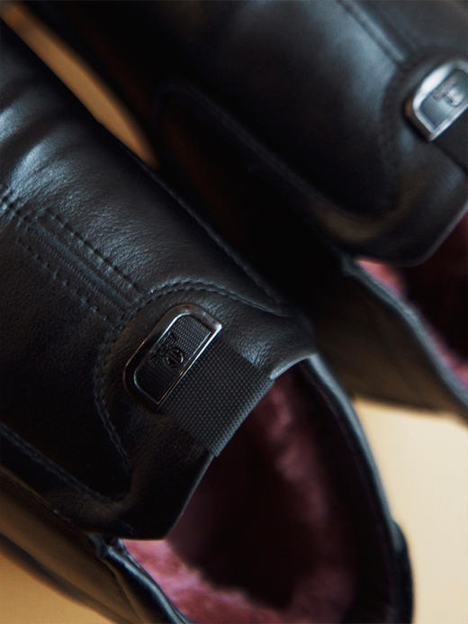 【一双过冬  送老公送爸爸当过年新鞋很合适】 男士加绒皮鞋  头层牛皮料子  内里纯羊毛  脚感又软又暖  搭配皮衣、大衣精神有气场 商品图12