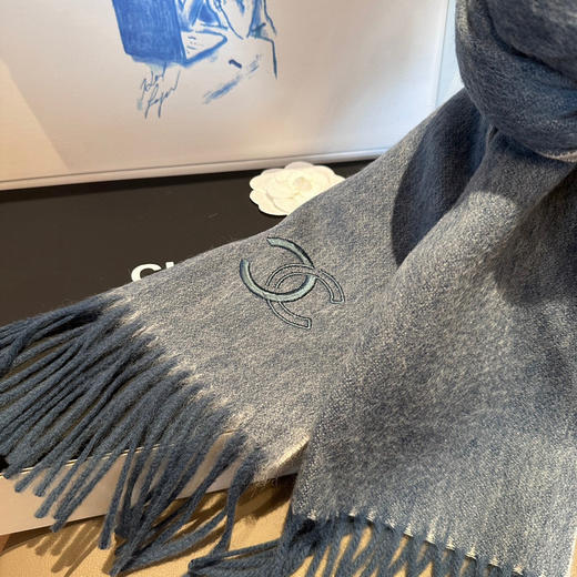 秋冬特惠💰260 香奈儿围巾 难得一见的温柔配色 商品图6