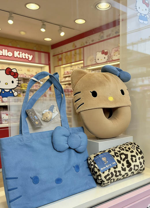 官网499！野兽家×HelloKitty联名旅行三件套 U型颈枕+多功能毛毯+牛仔帆布袋颜值实用性双在线～ 商品图0