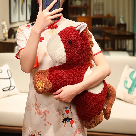 【品牌直发】加倍生活 中国红元宝小马毛绒玩偶抱枕 马年限定系列 春节焕新季 商品图1