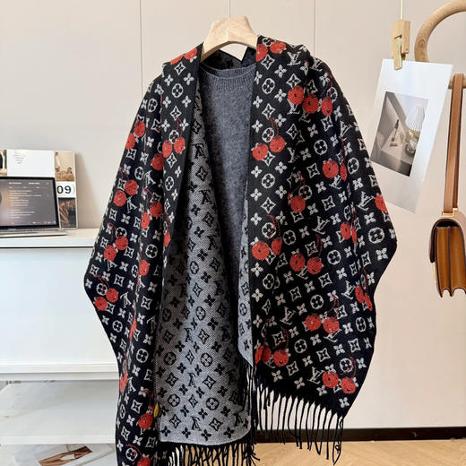 秋冬特惠💰160 LV围巾  LV × TM Monogram Cerise 出自村上隆系列 商品图3