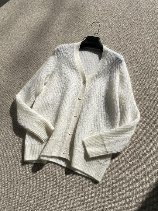 14-2 独家圆正 小禾 超高技艺的水溶羊毛混纺 白色廓形针织开衫 商品图8