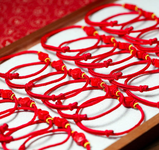 【精美饰品丨新年朱砂红绳、包挂、项链系列】选取天然高含量朱砂，原始提取，匠心制作，色泽鲜艳，款式多多，自己戴送家人朋友都可以~ 商品图11