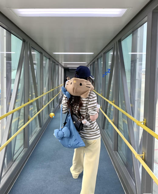 官网499！野兽家×HelloKitty联名旅行三件套 U型颈枕+多功能毛毯+牛仔帆布袋颜值实用性双在线～ 商品图4