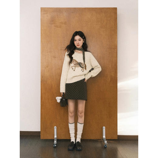 鹿向南「鎏金驹影」杏色圆领miu系针织毛衣女冬宽松慵懒短款上衣 商品图1