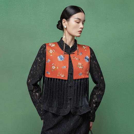 【林栖设计小店】拍行古董陌上花开|丝棉缎绣花橘红色云肩2026春新款马面裙马甲1961223 商品图0