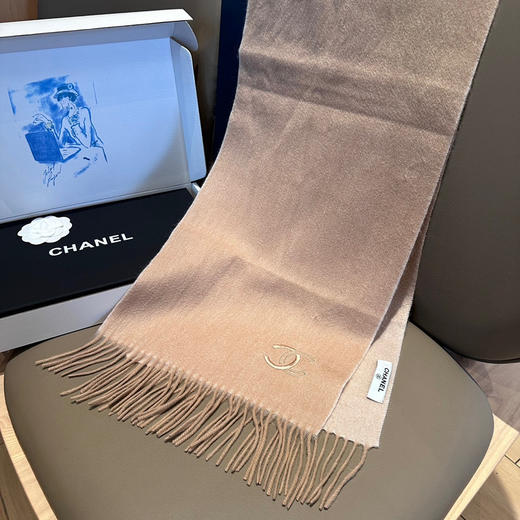 秋冬特惠💰260 香奈儿围巾 难得一见的温柔配色 商品图3