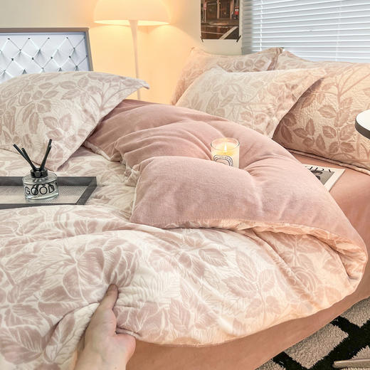 三泰龙 A类牛奶绒床上四件套冬季雕花保暖厚被套床单 商品图2