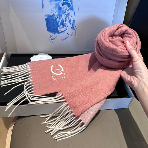 秋冬特惠💰260 香奈儿围巾 难得一见的温柔配色 商品图6
