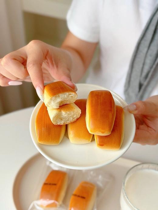 小叉叉黄油小馒头把“营养+好吃”焊死在配方里👏 独立包装干净方便，松软到入口即化，老母亲再也不担心卡喉！ 现在全家抢着吃 商品图4