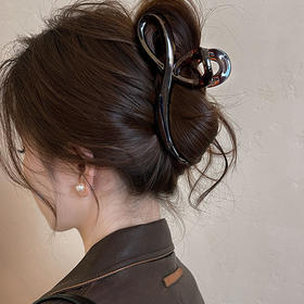 【稳固不易滑落❗️造型搭配神器】高级感气质早秋抓夹女新款简约百搭后脑勺盘发鲨鱼夹发夹头饰品。jc