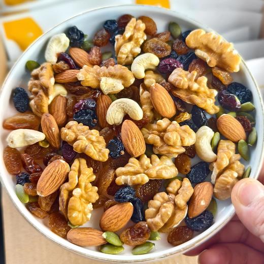 每日坚果礼盒 | 39.9/箱！足足30包核桃仁/腰果/扁桃仁/黑加仑/蔓越莓/南瓜子仁/红提干 原生态 营养健康一步到位 商品图3