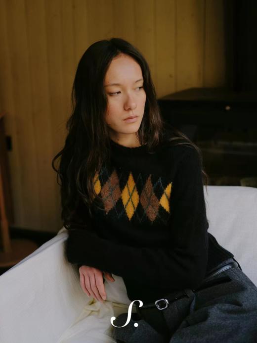shyshystill/shy202510050/贵价羊驼毛菱形格双色精巧圆领毛衣 商品图1
