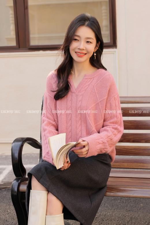 【门店同款】ENJOY冬季“暖冬知性”菱形格剪刀领针织上衣 168897667 商品图8