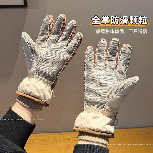 HelloKitty滑雪手套女士冬季可爱加绒加厚骑行保暖防寒手套 商品图3