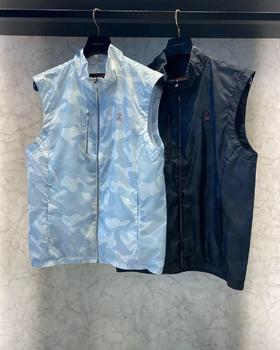 新款男士轻量级防水防风背心来了！高品质原厂出❗️不行了太好看了，设计太特别了，看起来薄薄的一件却能防水防风，功能性十足，个性时尚的特色印花图案，真的很飒。