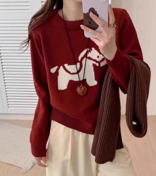 【YW】无忧购【鸿运当“红”】2026新年本命年红色小马针织衫上衣女91446（截单后3-5天发货） 商品图0
