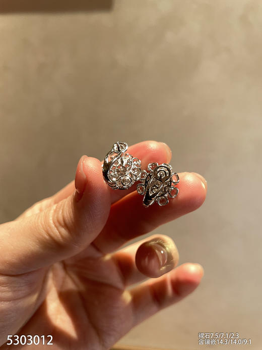 玻璃种艳绿蛋面耳钉【5303012】具体价格微信咨询 商品图7