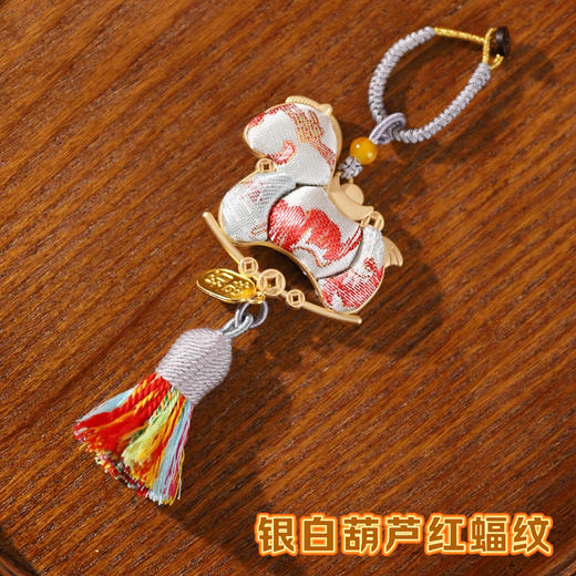 马年爆火！九华山祈福！九华山宋锦马上暴富挂件 甄选非遗宋锦 匠人手工裁片 四款纹样可选【3-5天工期】（xn） 商品图8