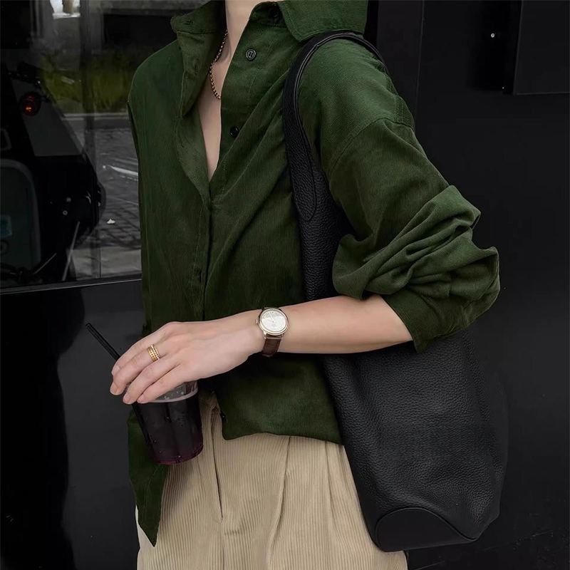 【99特惠】苔藓绿灯芯绒全棉衬衫 ，全棉灯芯绒，手感柔和厚实。显白、高级、百搭，2个尺码，80-140斤都能穿【3-7天发货，周末顺延】