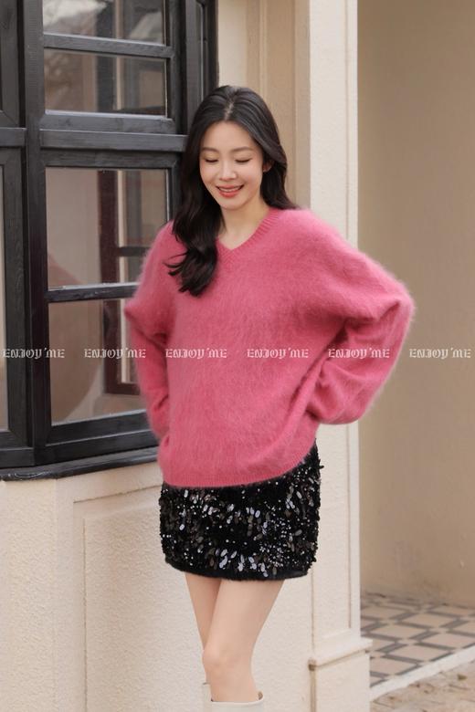【门店同款】ENJOY冬季“暖冬软糖”羊毛拉毛V领针织上衣 168993288 商品图4