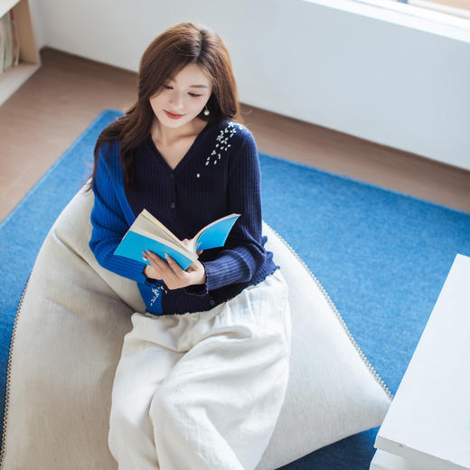 【林栖设计小店】【林栖推荐】蓝色落英缤纷多色拼接绵羊毛针织绣花开衫N1961361 商品图5