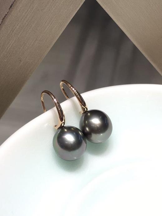 【私席真珠·新年盛宴】18k金大溪地黑珍珠耳环9-10mm 椭圆 商品图1