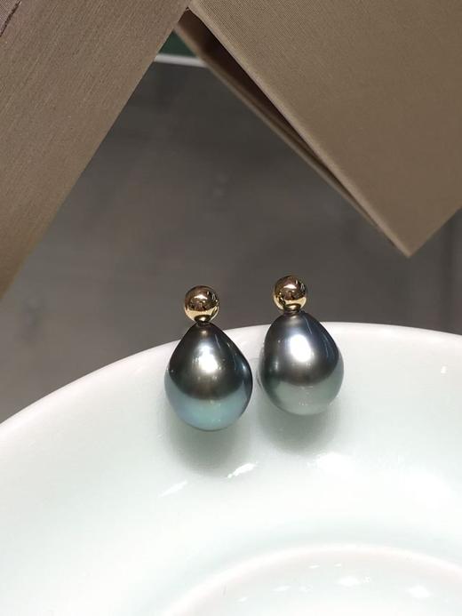 【私席真珠·新年盛宴】18k金镶大溪地黑珍珠耳针 9-10mm 水滴～椭圆 商品图2