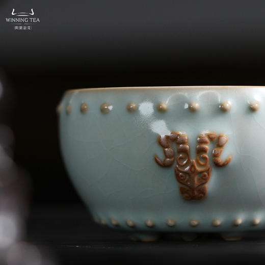 问鼎汝瓷天青羊首战鼓杯 商品图2