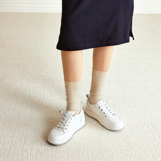 千百度厚底真皮休闲板鞋女2026春季新款小白鞋增高舒适运动休闲鞋A26101016 商品图2