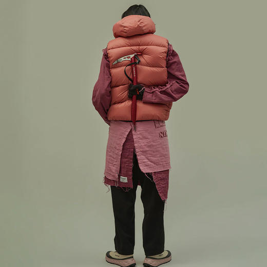 Mountain Research Puff Vest 联名款轻量保暖连帽羽绒马甲 商品图2