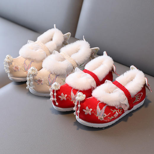 苏城纪【翘头蝴蝶】女童汉服鞋子冬季加绒翘头绣花棉鞋15M-6：新中式的年服怎么能少的了国风鞋子呢~ 苏城纪国风鞋也太会了！直接美到脚指头🦋  商品图1