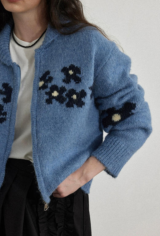 爆款3-5天发货！cos风雾霾蓝 法式浪漫设计感钩花花朵拉链开衫毛衣外套  M9130 商品图4