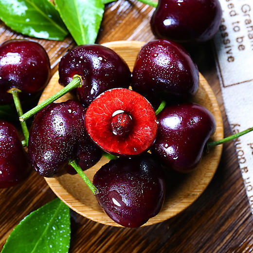 智利车厘子  圆润饱满 色泽亮丽 果肉细腻 味甜多汁 商品图3