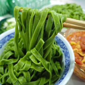 鲜榨菠菜汁挂面【纯纯的鲜榨菠菜汁和新疆奇台面粉制作，自家工厂制作】