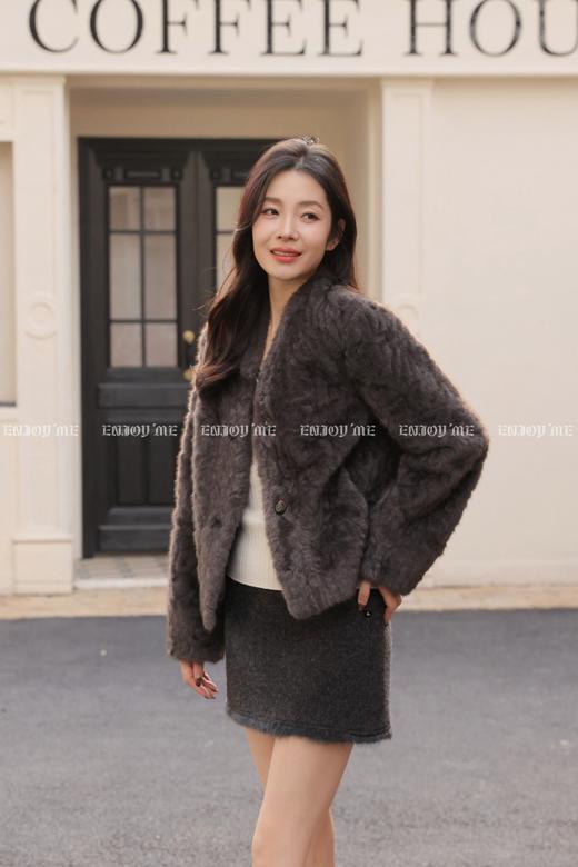 【门店同款】ENJOY冬季“暖冬软糖”无领两粒扣毛毛外套 168898926 商品图3