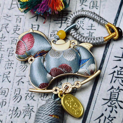 马年爆火！九华山祈福！九华山宋锦马上暴富挂件 甄选非遗宋锦 匠人手工裁片 四款纹样可选【3-5天工期】（xn） 商品图2